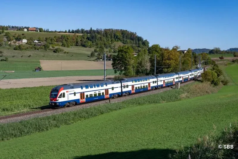 SBB erneuert die Flotte der Zürcher S-Bahn: Erster Regio-Dosto modernisiert im Einsatz